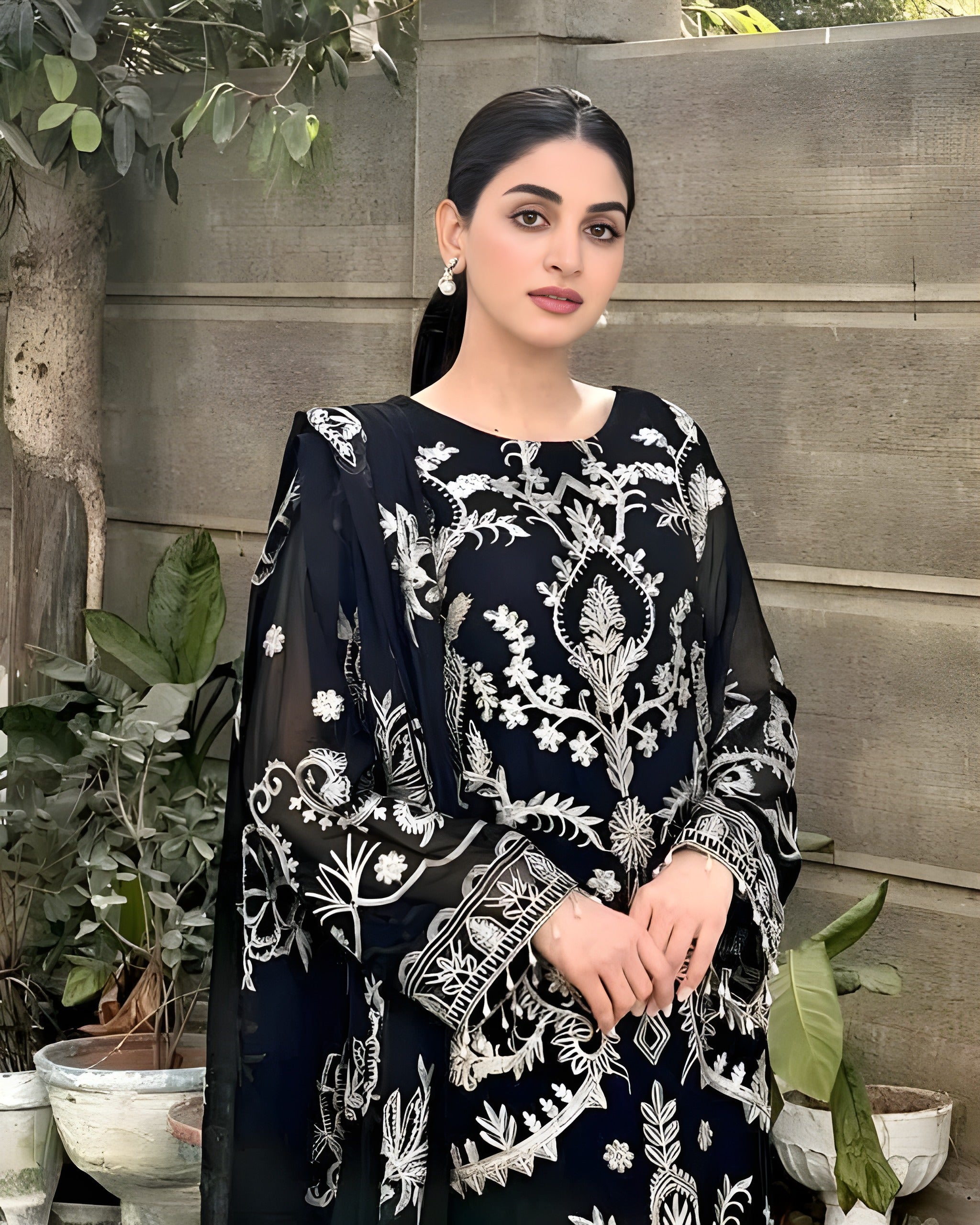 Noir Royale Embroidered Festive Kurta Set