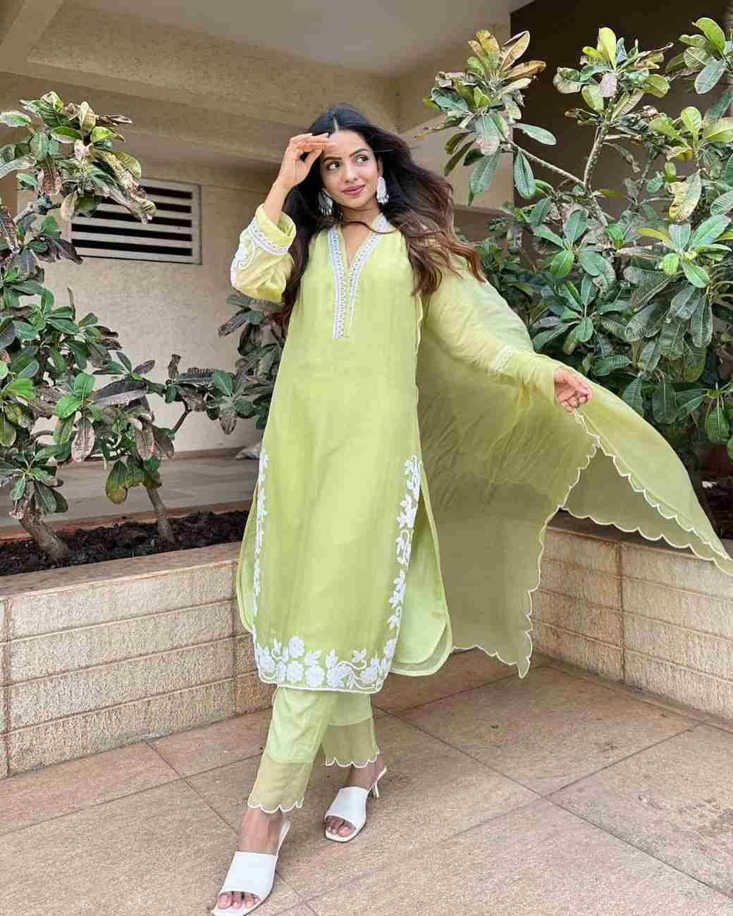 Pista Bloom Georgette Kurta Set