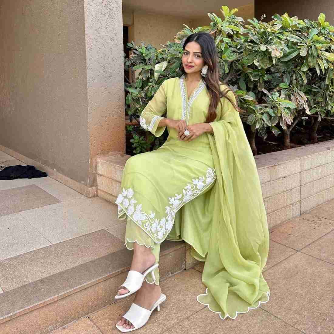 Pista Bloom Georgette Kurta Set