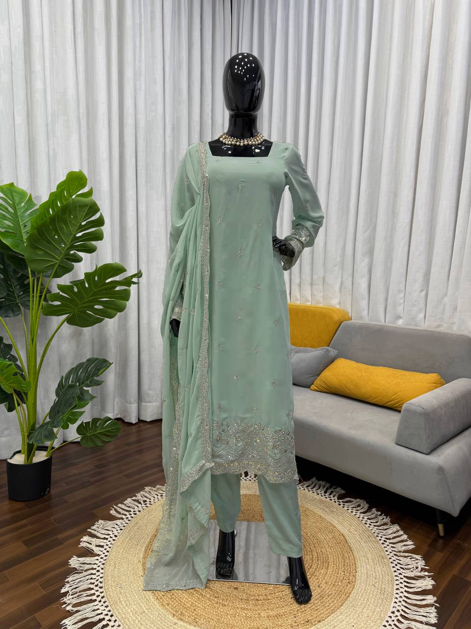 Pista Designer And Classy Suit Set
